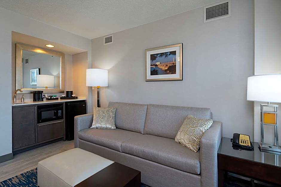 Embassy Suites By Hilton Hotel Alexandria-Old Town