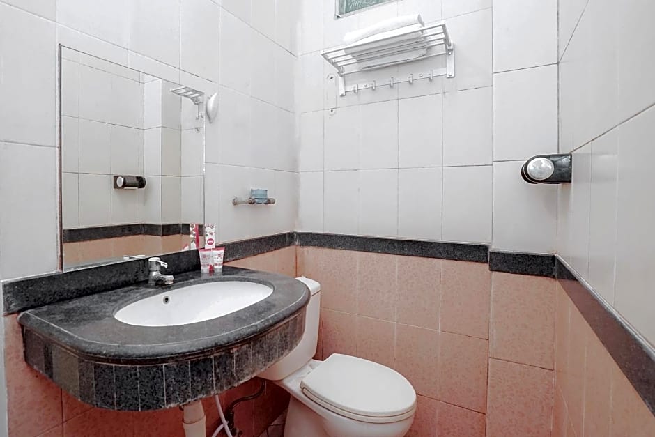 Vaccinated Staff - OYO 658 Alibaba Residence