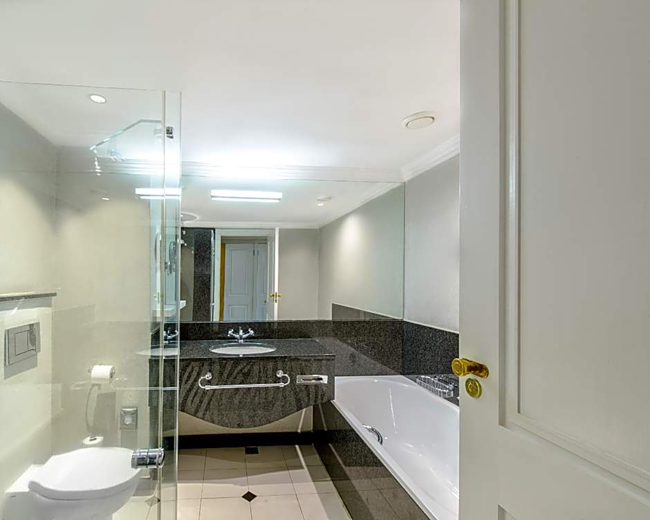 Hyatt Regency Harare, The Meikles