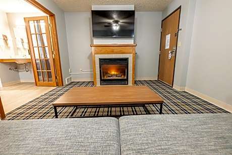 1 King Bed Deluxe Suite Non-Smoking