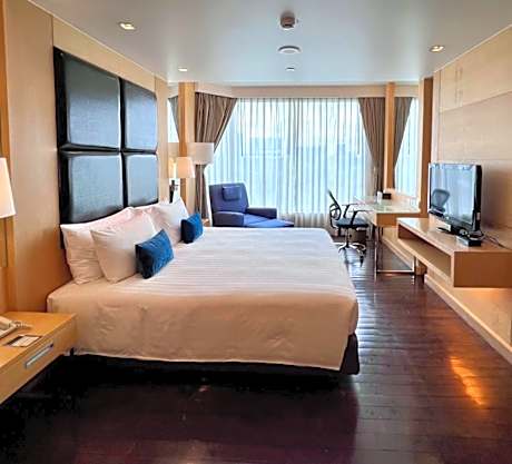 Premium One Bedroom Suite (City View)