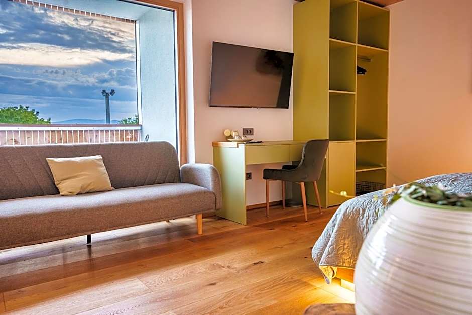 Tourist Farm HOTEL FROST