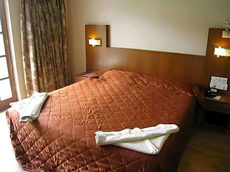 Deluxe Non- Air Conditioning Room