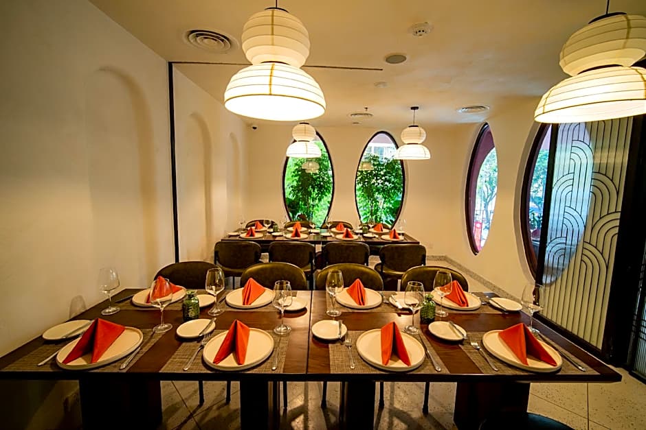 Me Saigon Boutique Hotel