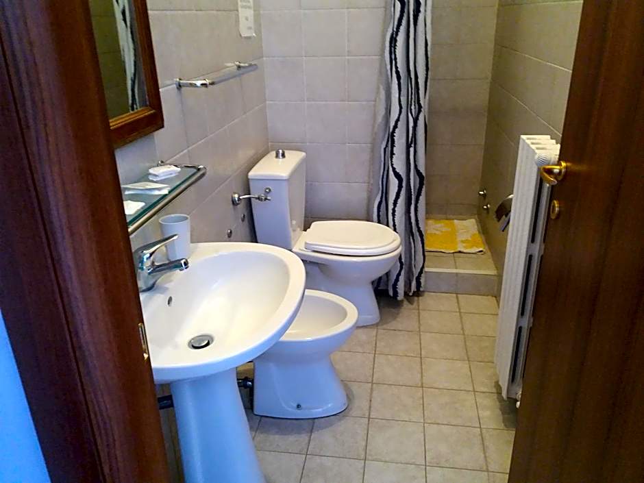 Quadruple Room with Private Bathroom — 3 fotoğraftan 1. fotoğraf