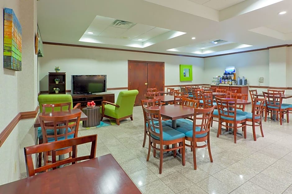 Holiday Inn Express Lordstown Newton Falls Warren By IHG