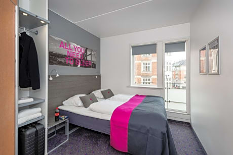 Captain Room