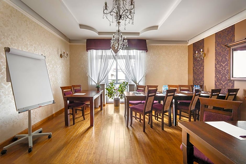 Paria Hotel