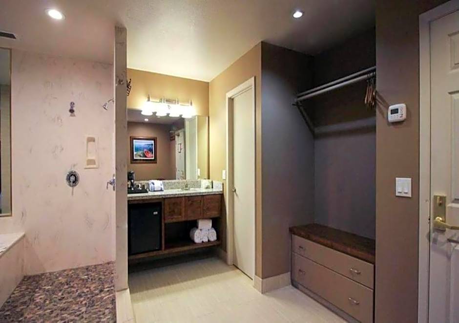 Postmarc Hotel and Spa Suites