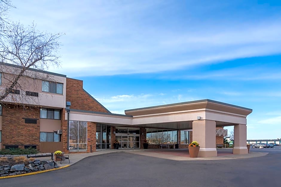 Holiday Inn & Suites St. Cloud, an IHG Hotel