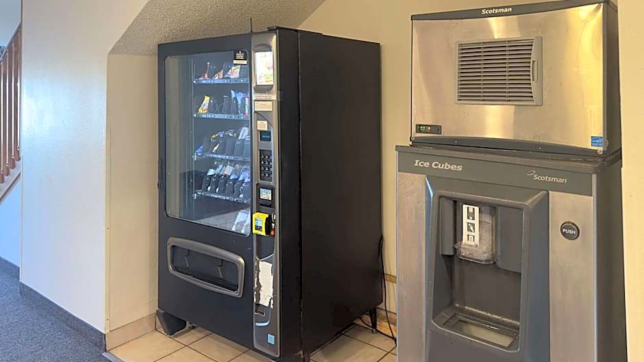 Motel 6-Waterloo, IA