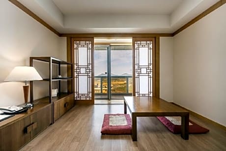 Deluxe Ondol Room with Mountain View