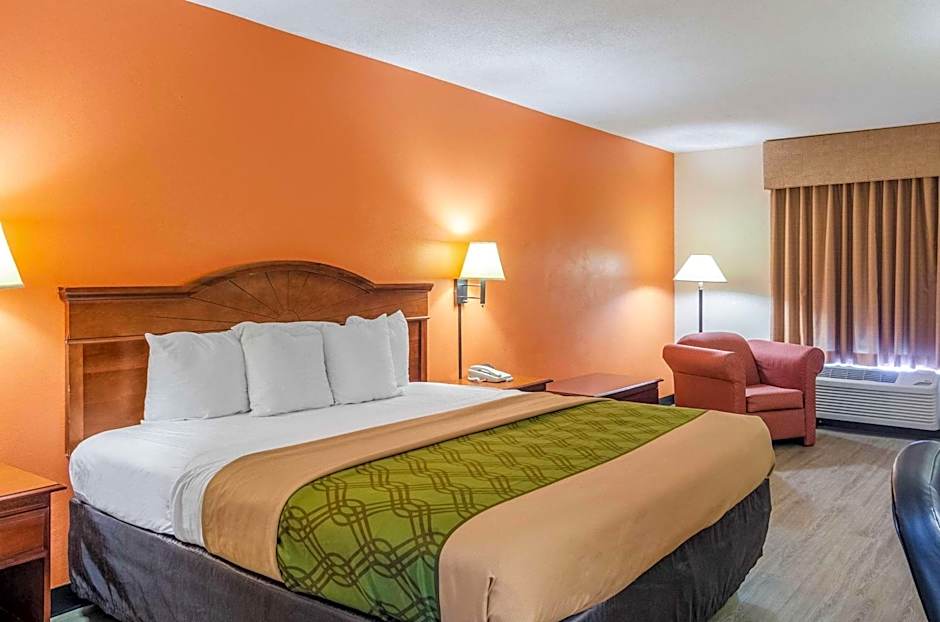 Econo Lodge Inn & Suites Gulfport Airport