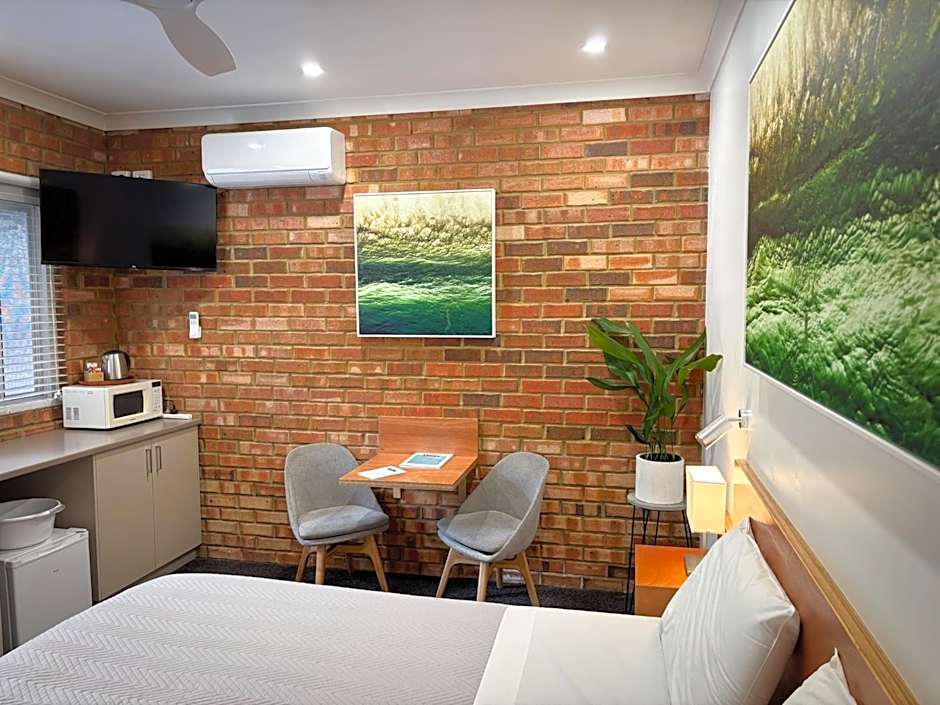 Edge Of The Forest Motel