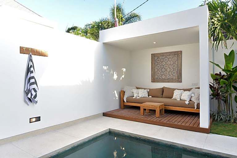 Villa Cruz in the centre Berawa