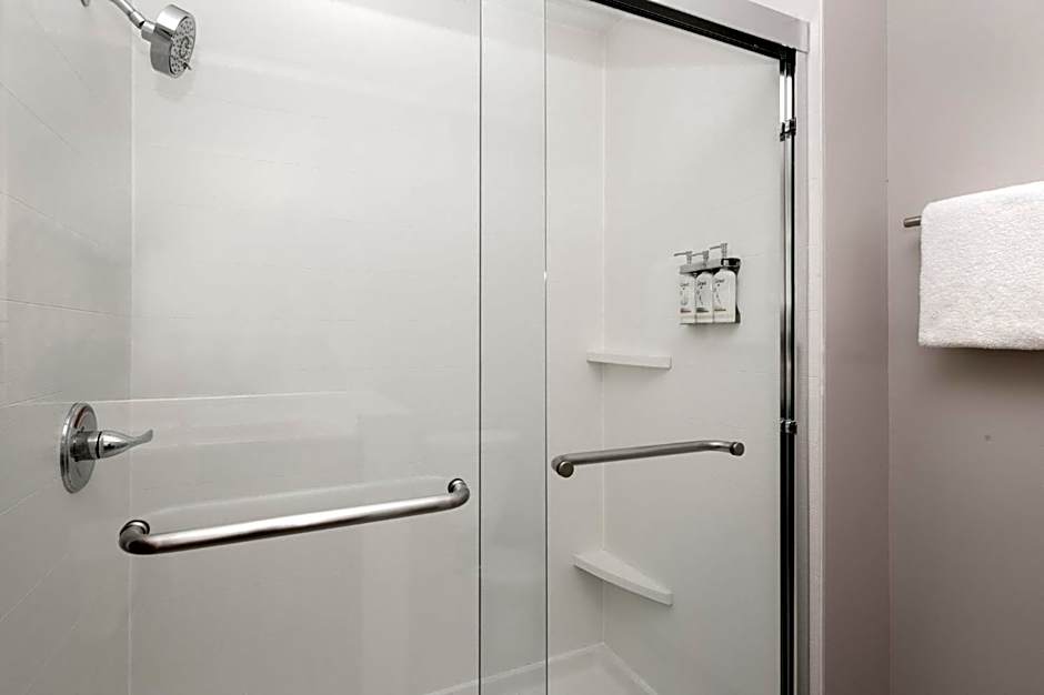 Holiday Inn Express & Suites Alton St Louis Area By IHG