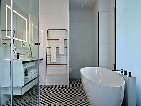 Suite 1 King Non-Smoking