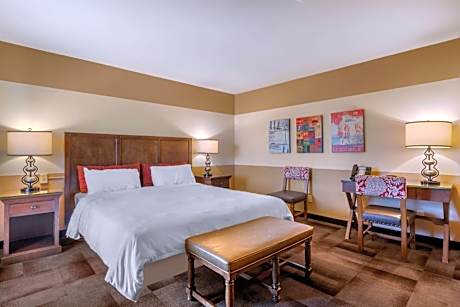 Standard Room, 1 King Bed, Golf Course View, Non-Smoking