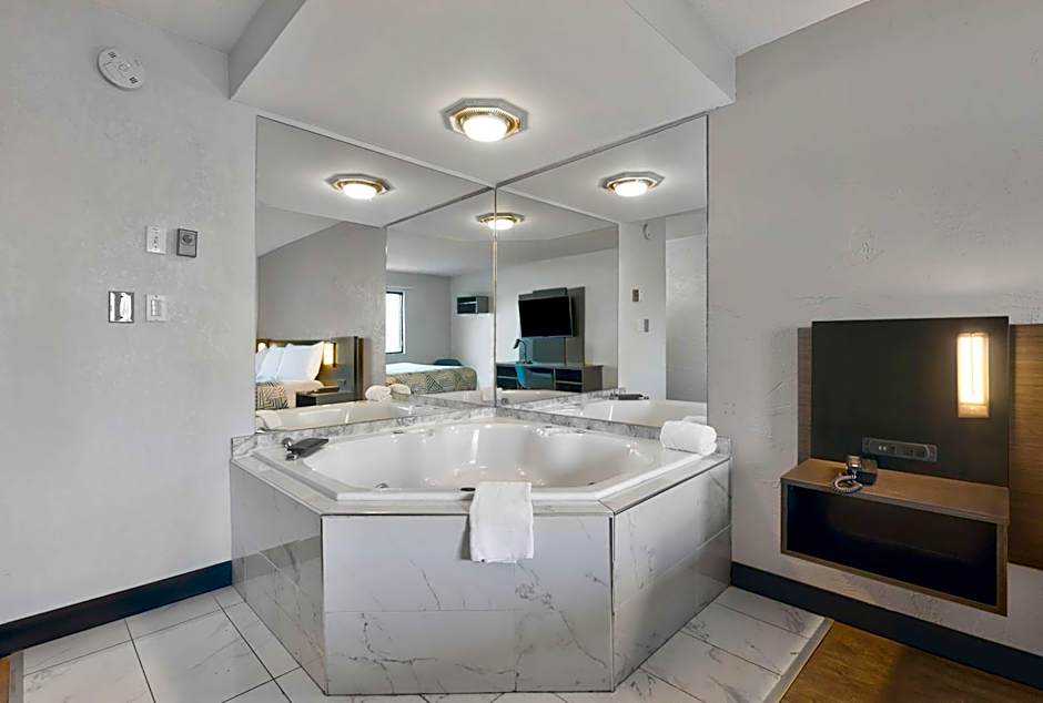 Motel 6-Oak Creek, WI