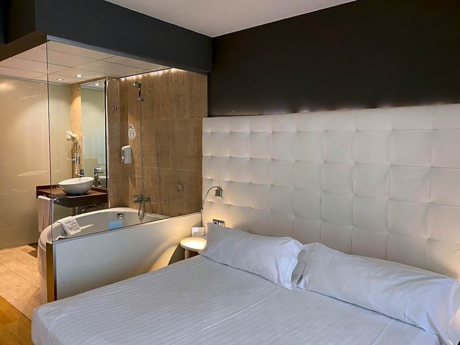 Duerming Longoria Plaza Hotel