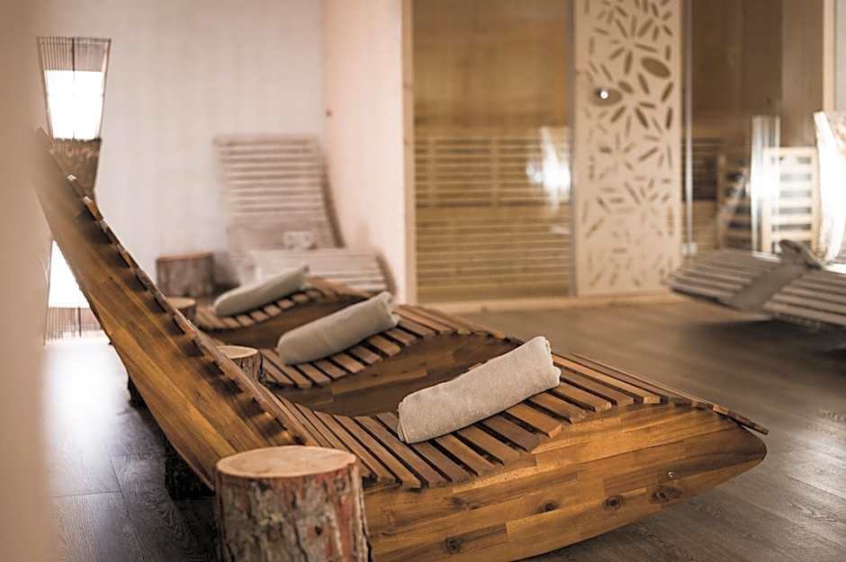 Laguscei Dolomites Mountain Hotel