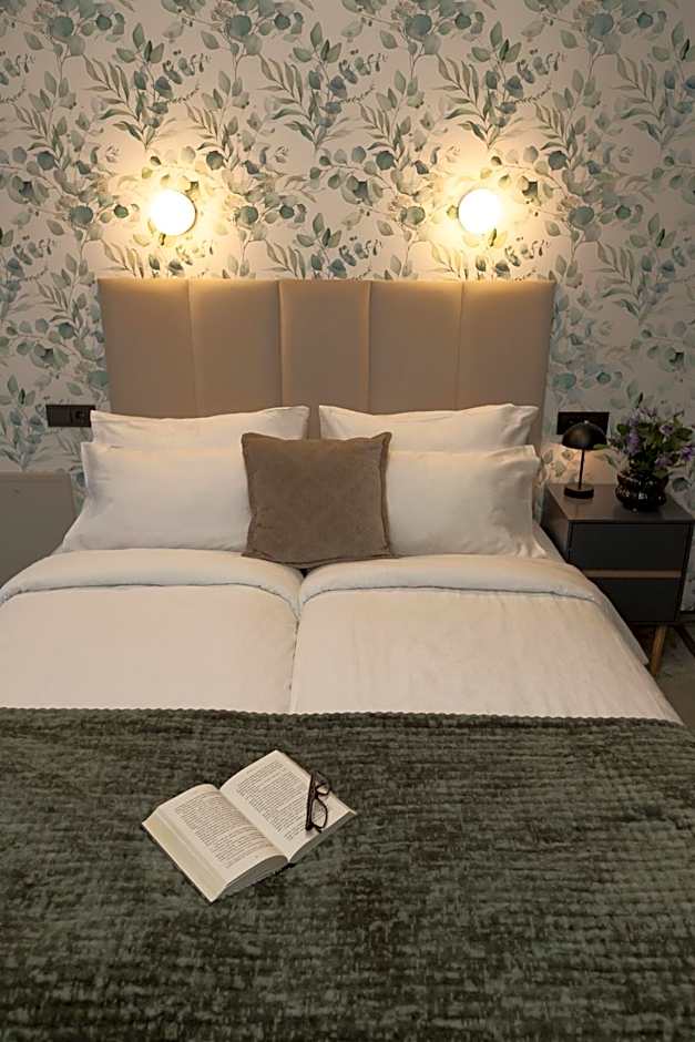Happy Inn Rooms & Suites