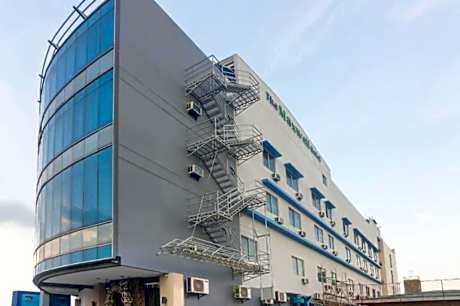 OYO 187 The Maxwell Hotel