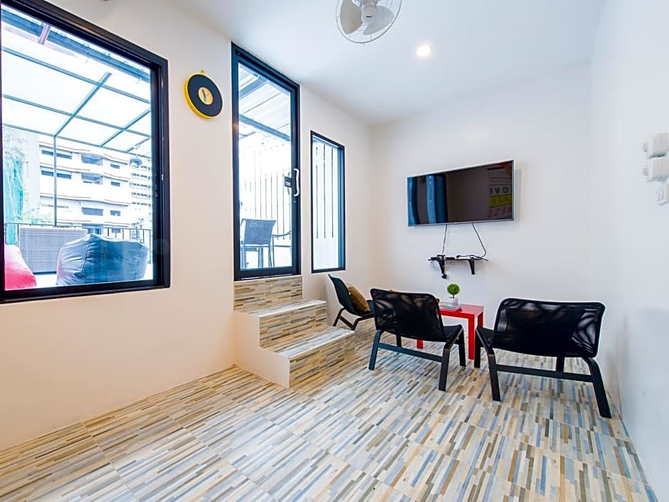 Matchbox Bangkok Hostel