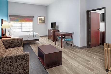2 Queen Beds Deluxe Family Suite Non-Smoking