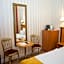 Pension Opera Suites I Self Check In I AC in all rooms