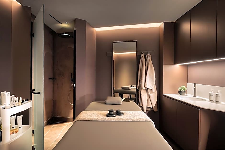 Domes Novos Santorini, Autograph Collection