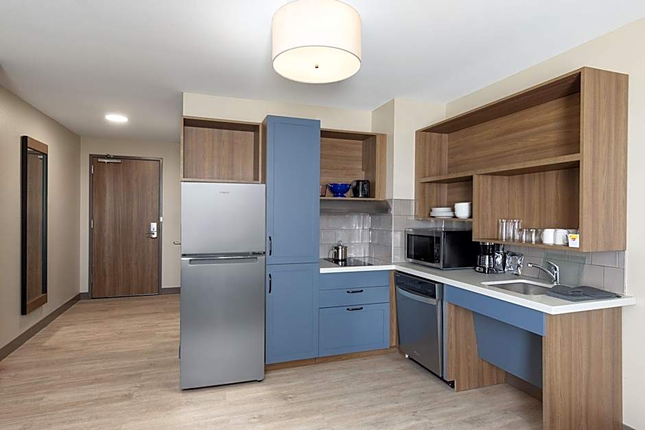 Candlewood Suites McPherson By IHG