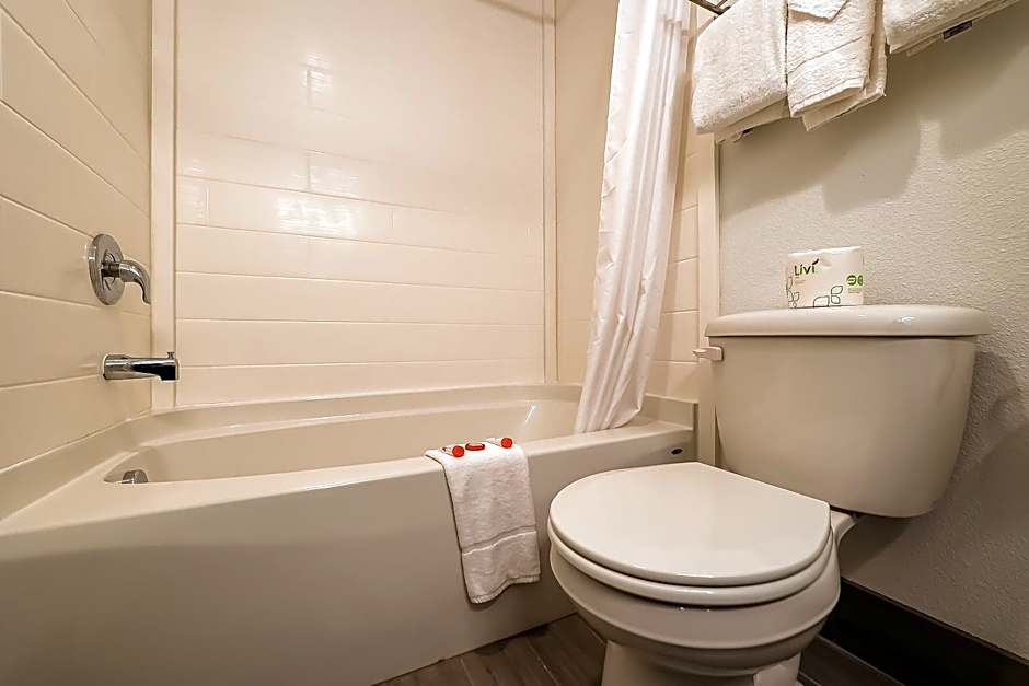 Newport Inn By OYO - Hwy 101