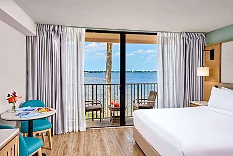 Junior King Suite with Bay View