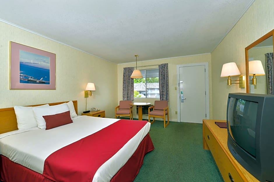 Travelodge by Wyndham Mackinaw City