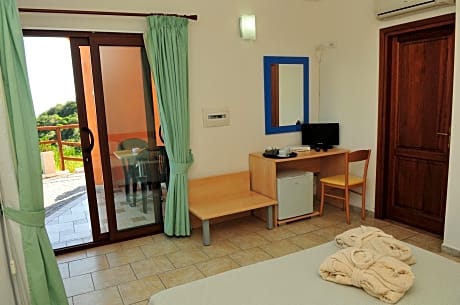 Double or Twin Room with Sea View