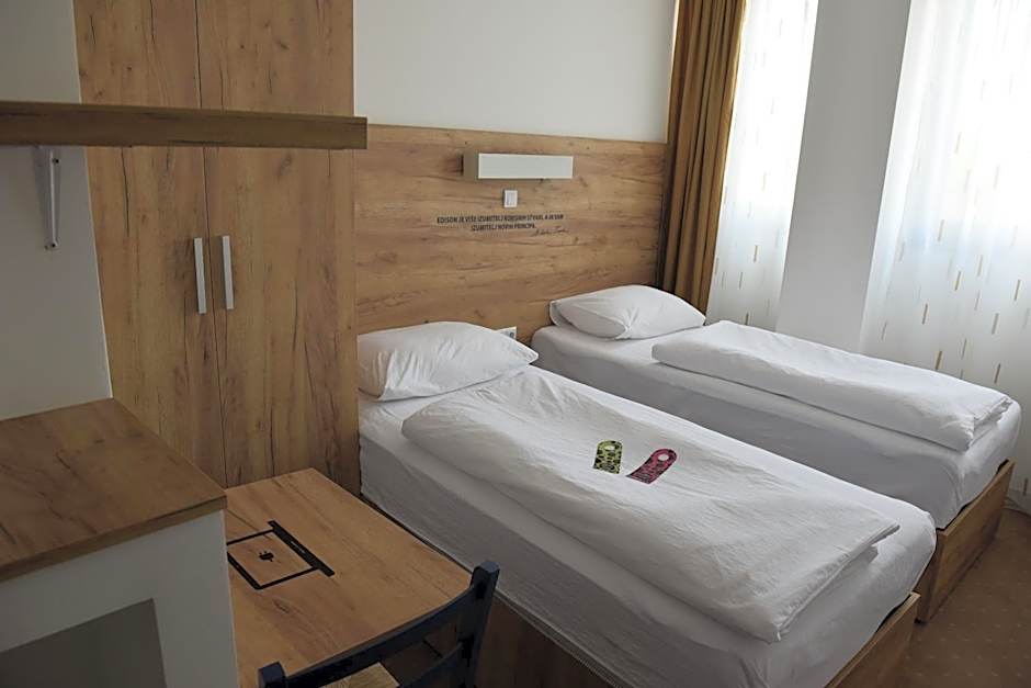 Hotel Argument