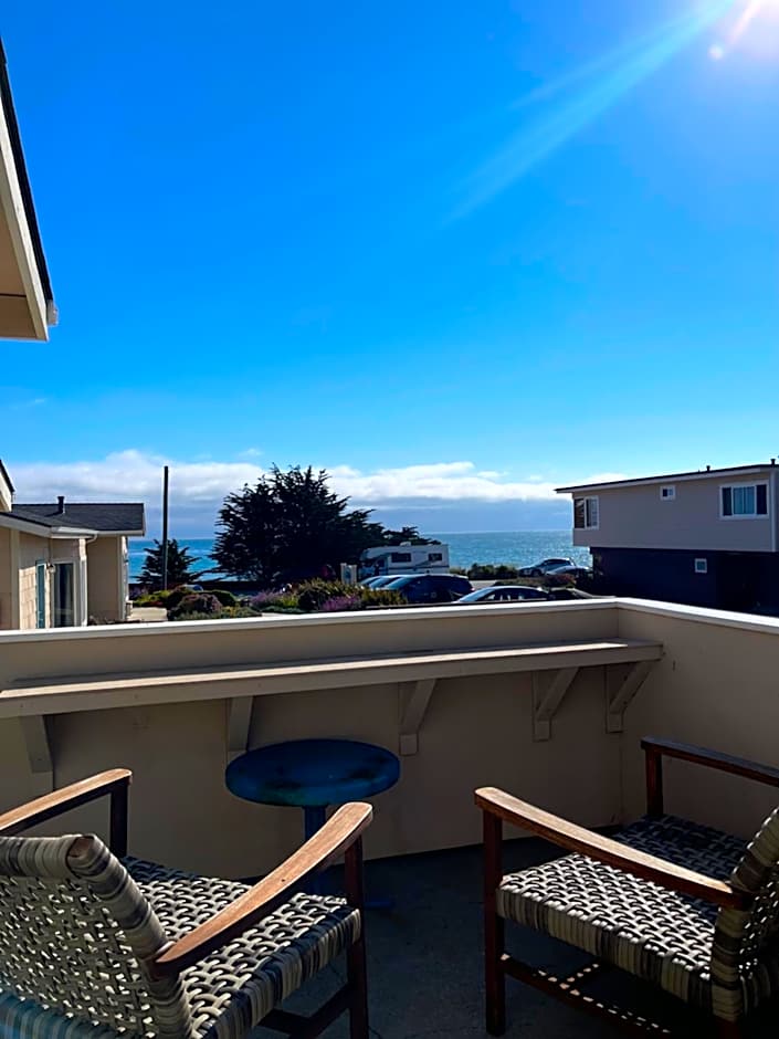 Cambria Landing Inn and Suites