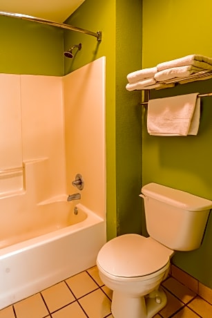 Room deluxe king bed