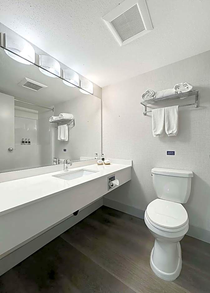 Coast Abbotsford Hotel & Suites