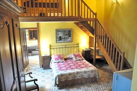 Family Suite (2 Adults + 2 Children)