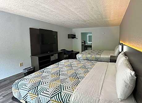 Queen Room with Two Queen Beds - Disability Access - Non-Smoking
