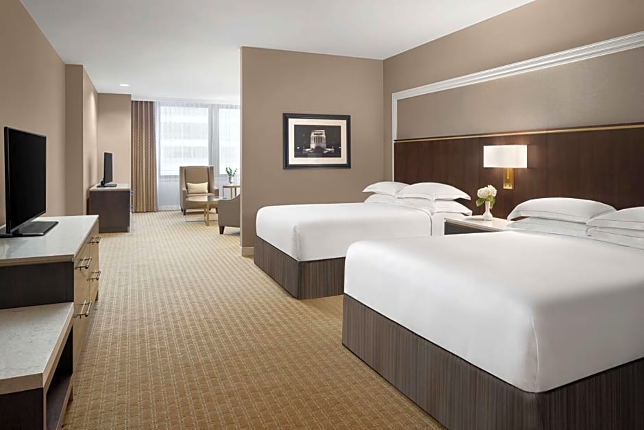 Hilton Indianapolis Hotel & Suites