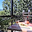 Logis Hotel Restaurant Le Castel Fleuri
