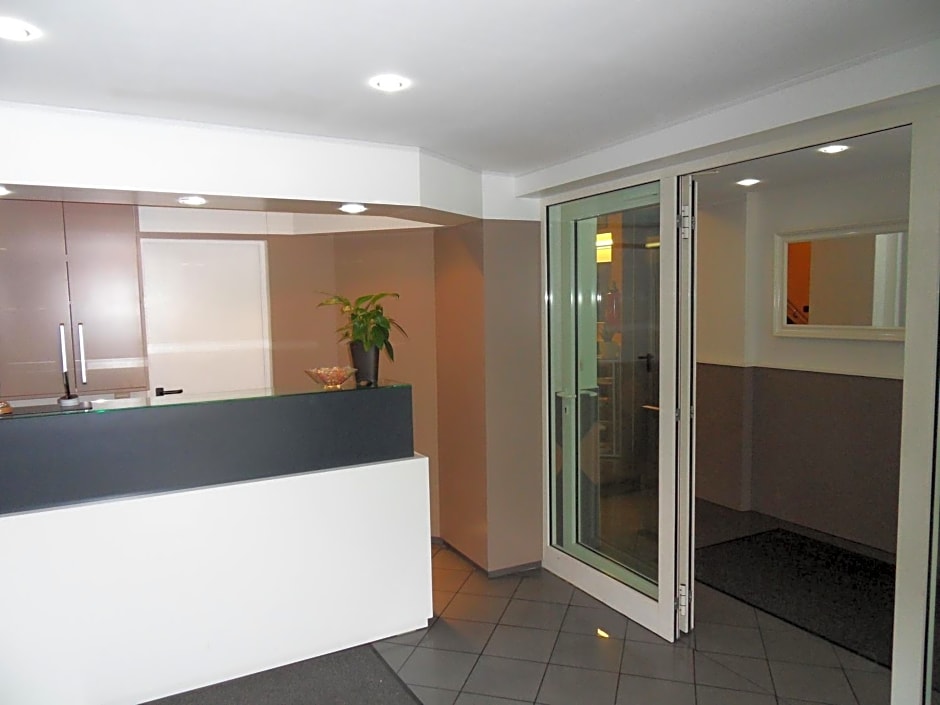 Carlton Hotel