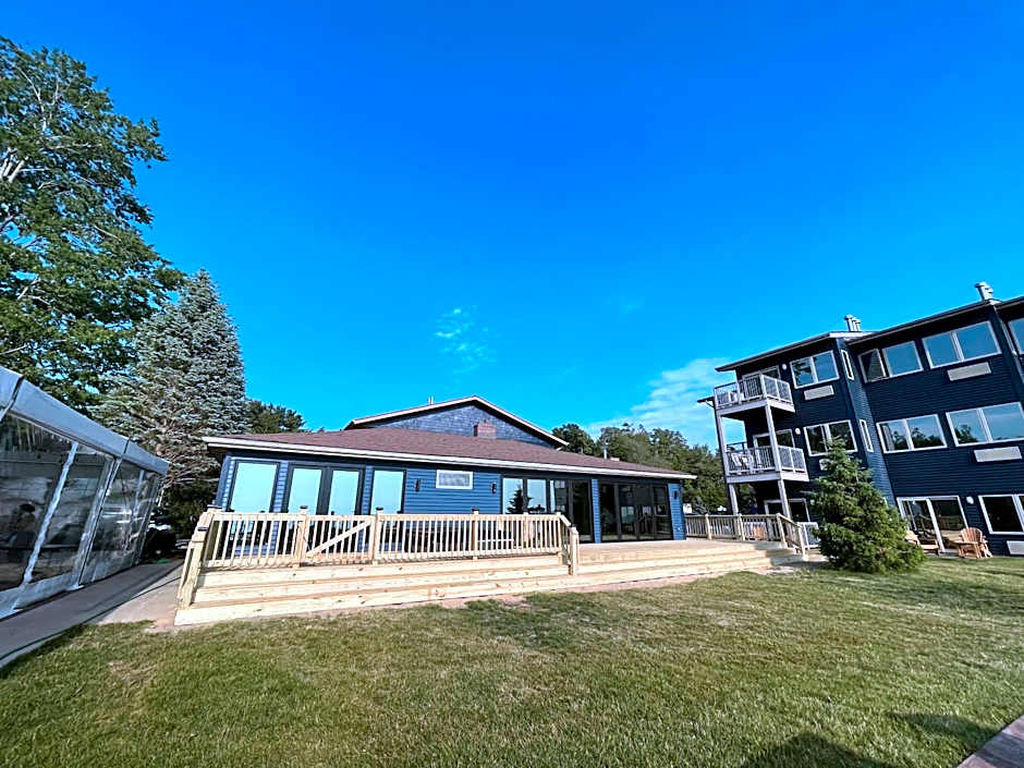 Lake Bluff Inn and Suites