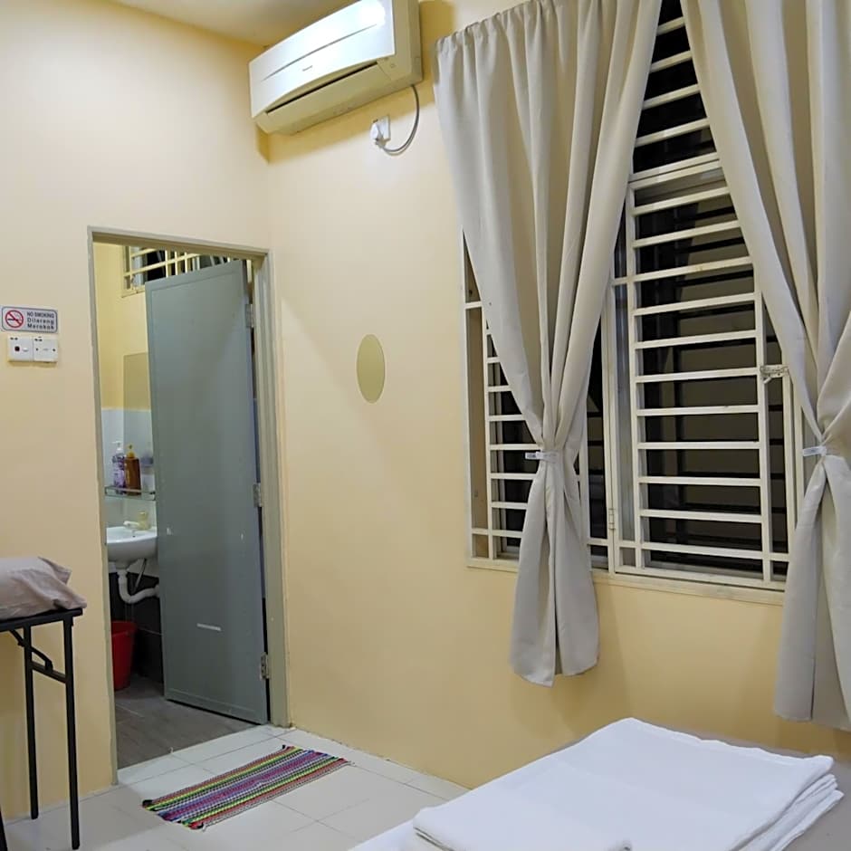 Happy Raub Guest House