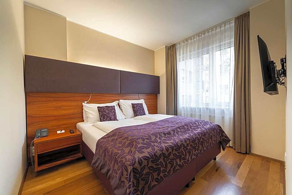 Pakat Suites Hotel
