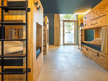 Private Bedroom for 6 people