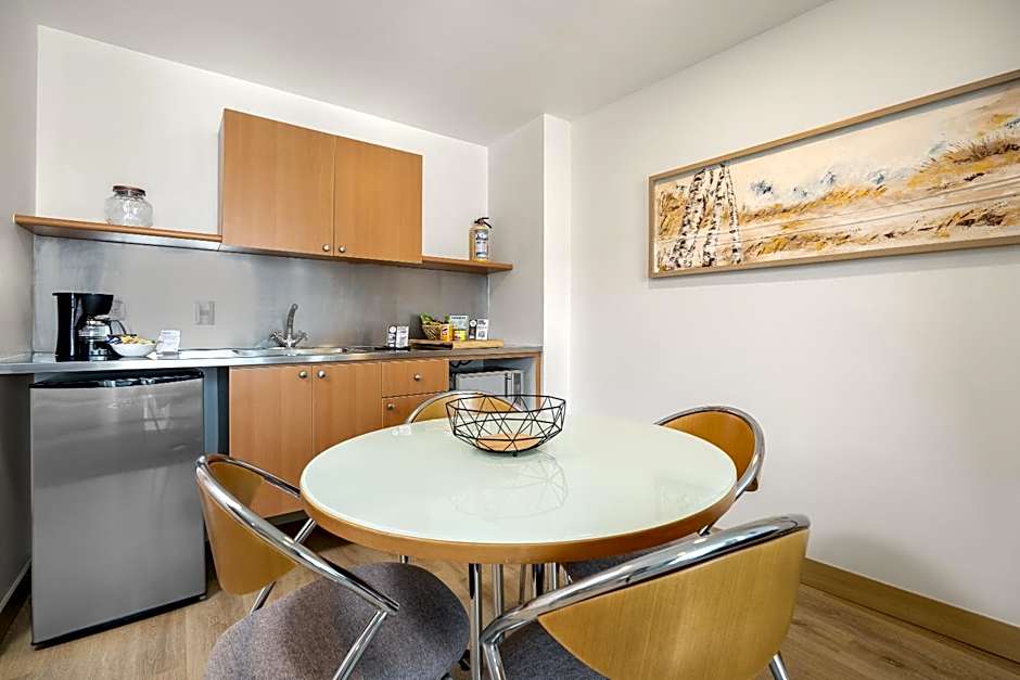 Novelty Suites Hotel